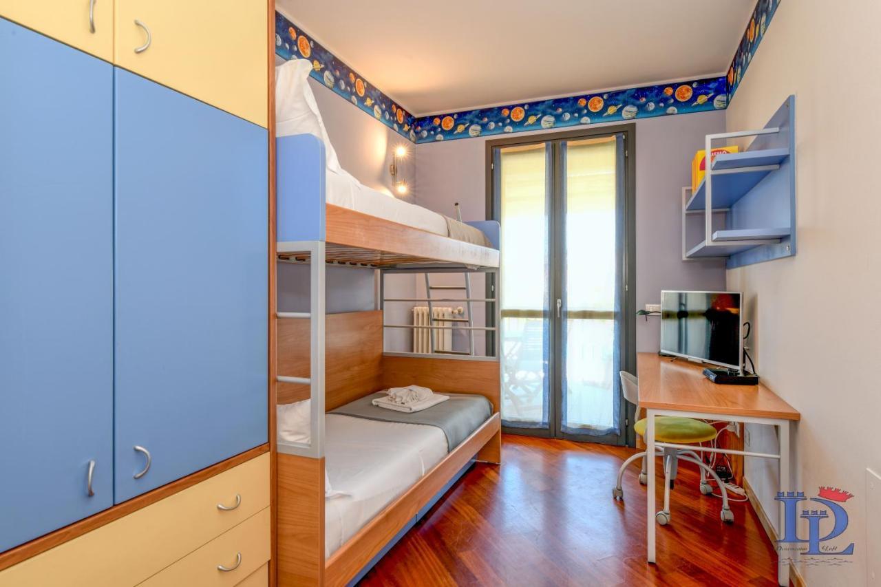 Desenzanoloft Official Partner Marriott Homes & Villas -Butterfly And 5 Pools Family Apartment Desenzano del Garda Kültér fotó