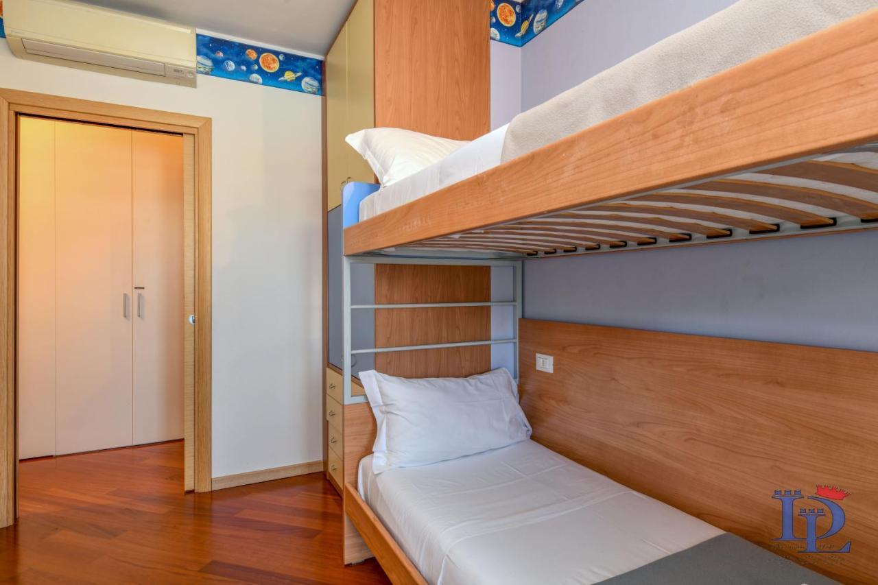 Desenzanoloft Official Partner Marriott Homes & Villas -Butterfly And 5 Pools Family Apartment Desenzano del Garda Kültér fotó