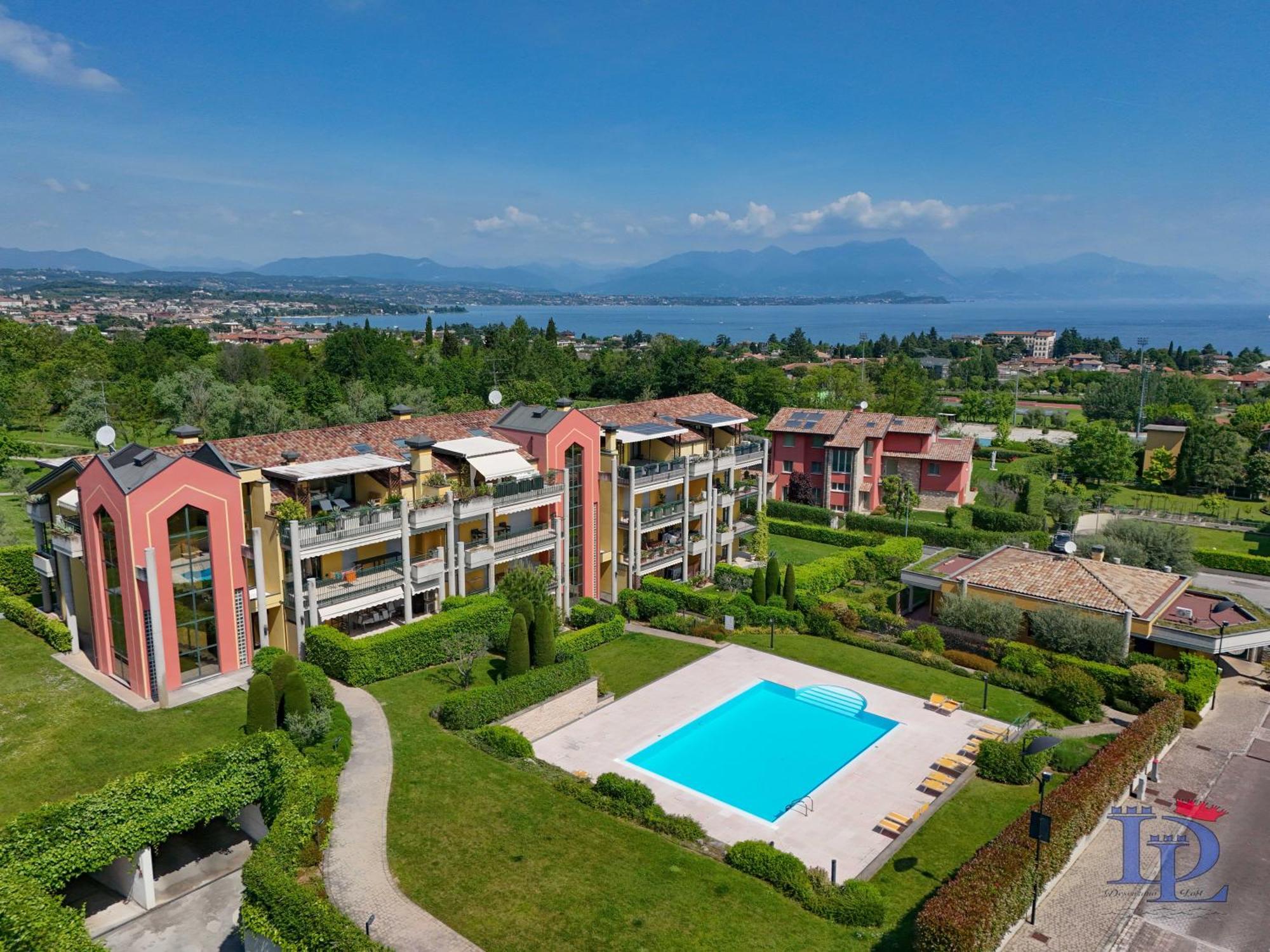 Desenzanoloft Official Partner Marriott Homes & Villas -Butterfly And 5 Pools Family Apartment Desenzano del Garda Kültér fotó